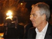 Bóng đá anh, ngoại hạng anh, lịch thi đấu euro 2012, Cựu Thủ tướng Anh “hứng” trứng và giày